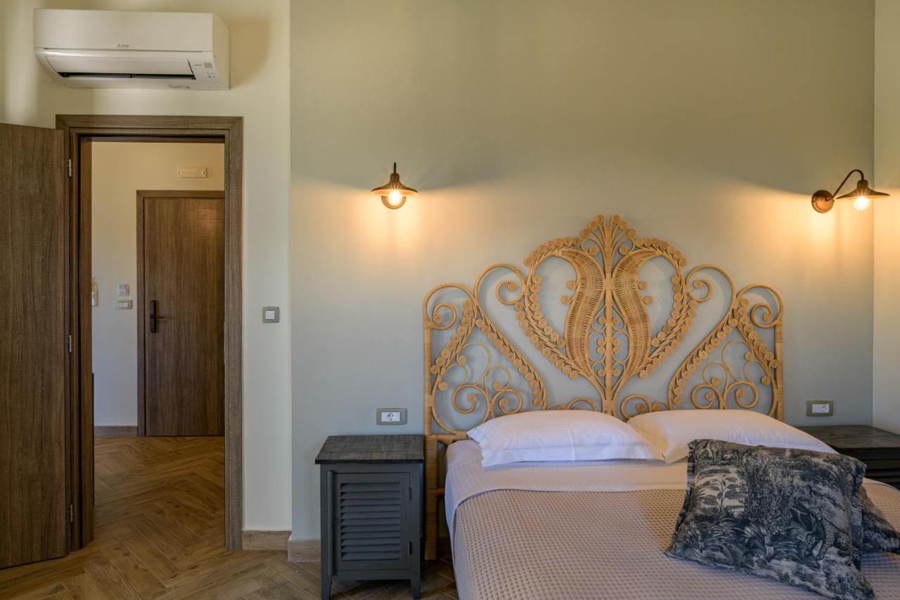 La Signora Hotel Lourdata (Kefalonia)